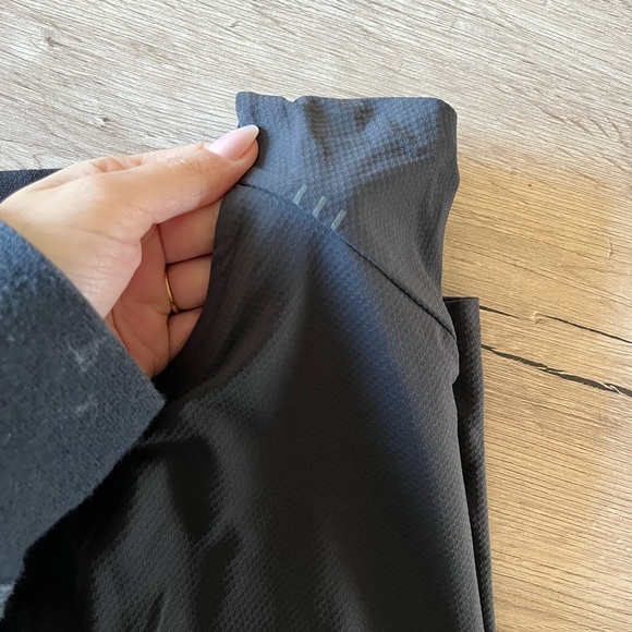 Grey lululemon athletic shirt - Picture 2 of 4